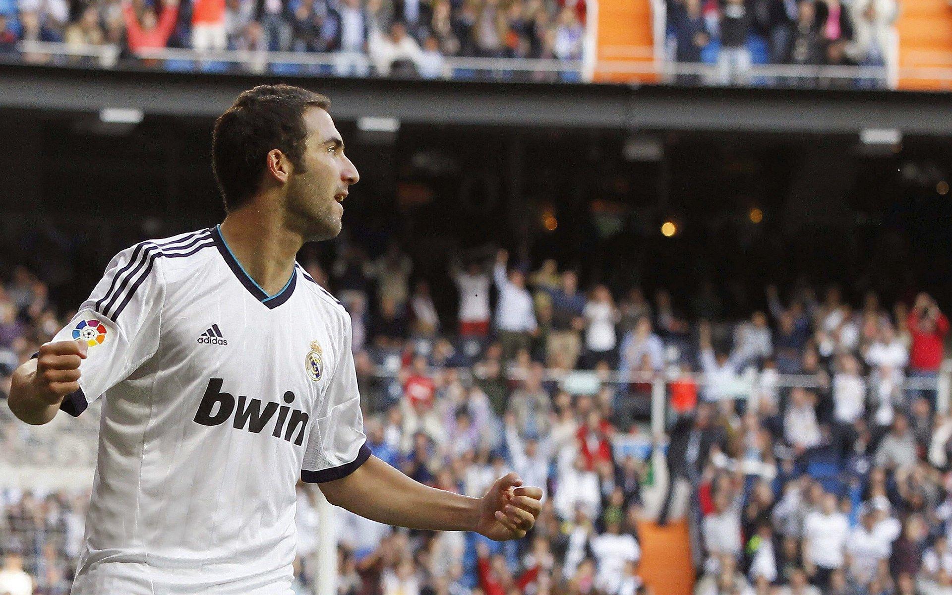 电竞产业蓬勃发展，全球赛事热潮推动职业化与商业化新高度