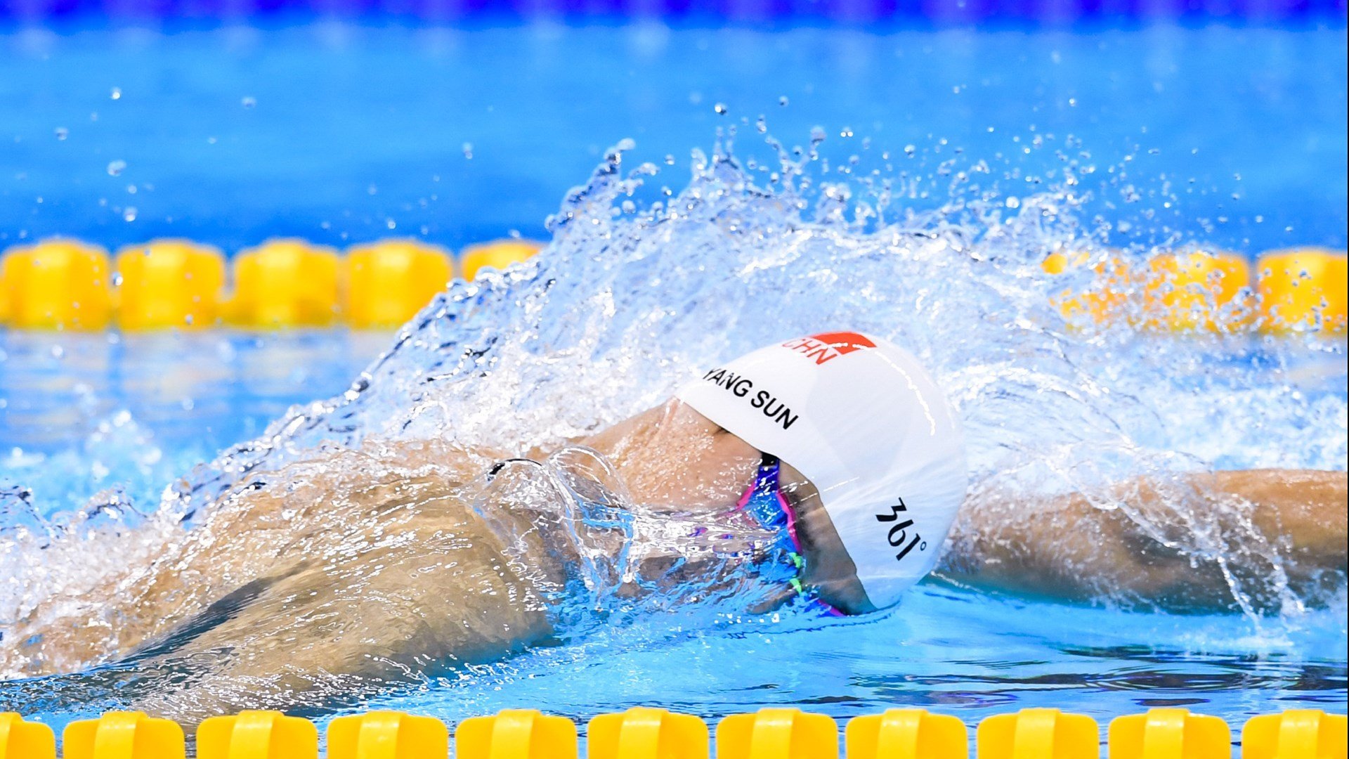 中国速度滑冰队再创佳绩 小将张琳斩获世界杯分站赛金牌